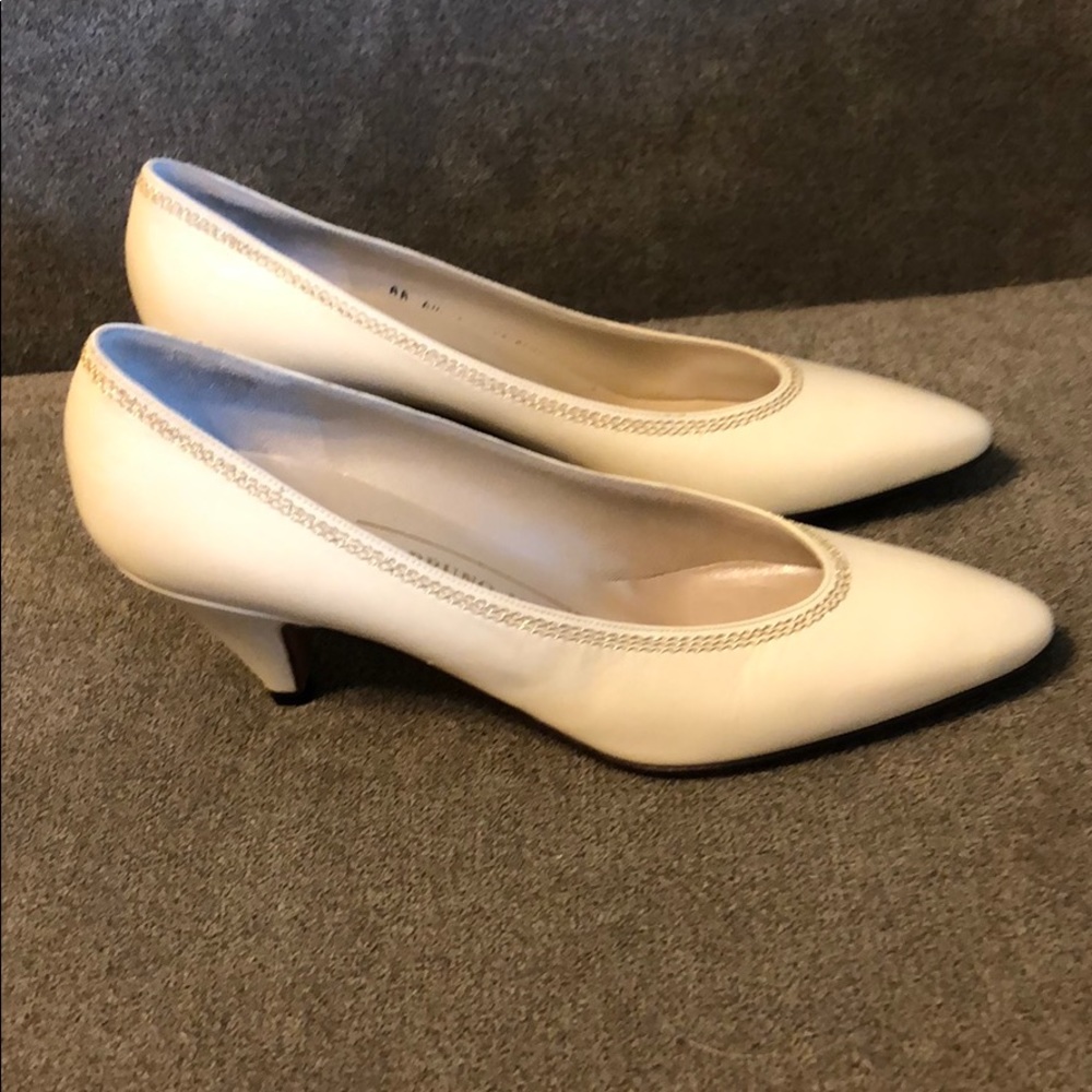 Bruno Magli kitten heels sz 6.5